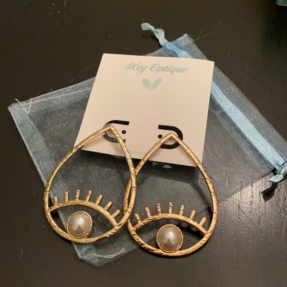 Pearle Eyes Teardrop in Gold Earrings NIB